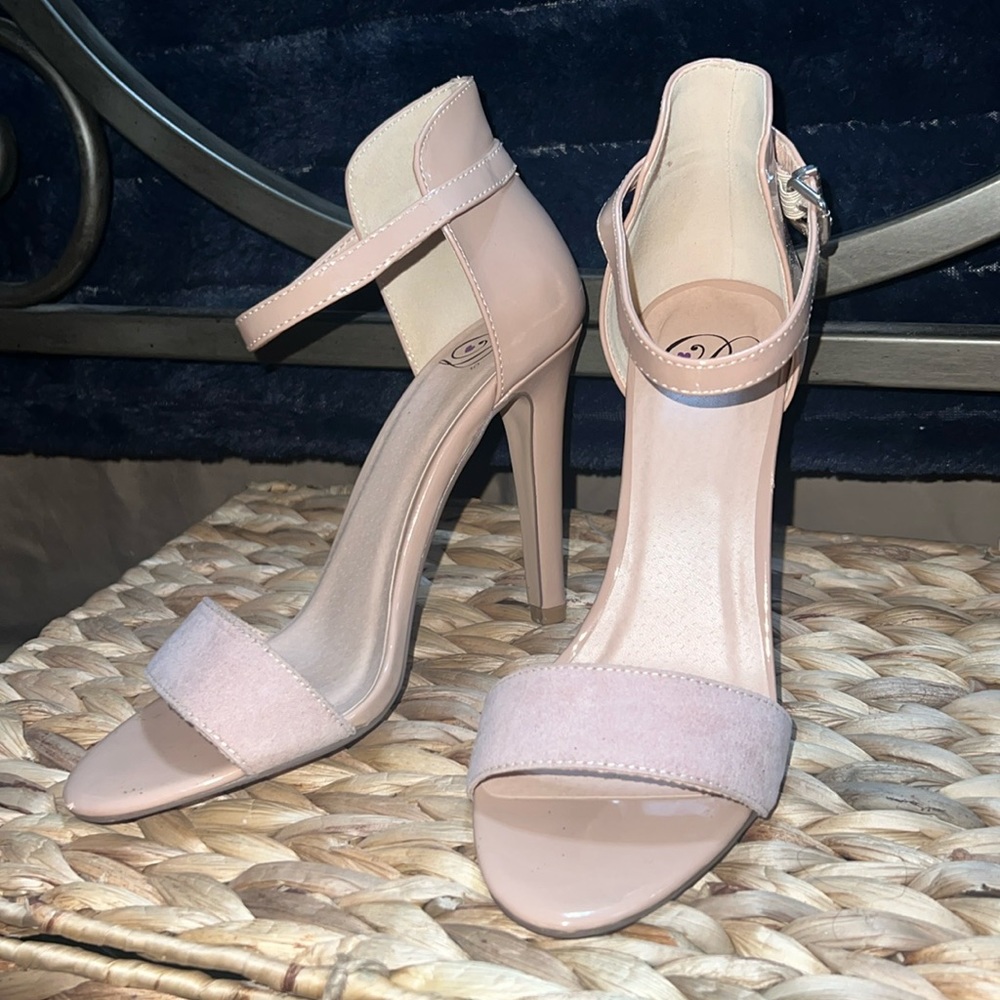 Women’s Open Toe Heels, size 7